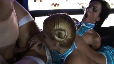 Threesome 4ever - Eager Waitresses while Serving take it in the Mouth