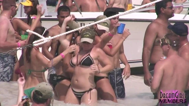 DreamGirls Members - Sexy Bikini Girls Bump Grind & Show their Tits in Miami