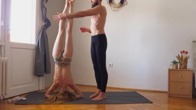 Cam Vivian - Workout Yoga Exercise together for the first Time