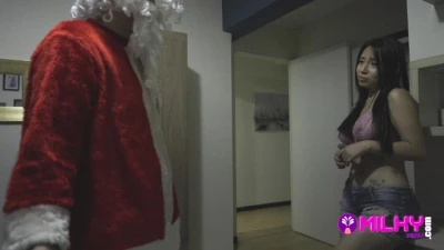 Thaina Fields come La Polla De Papa Noel y Recibe Su Regalo De Navidad.