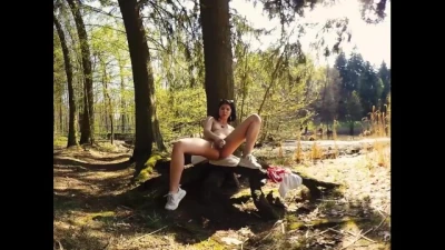 084 - Lady Dee Teen Outdoor in Forest Masturbate with Dildo - 3DVR180 SBS